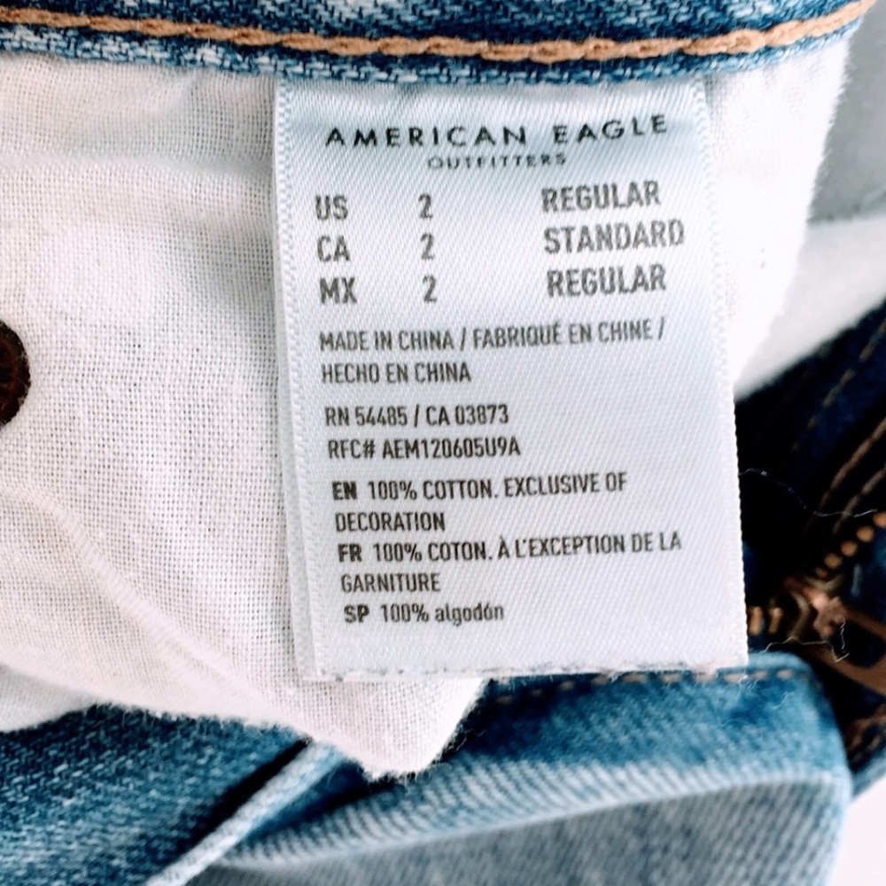American Eagle Womens Jeans Blue 90s Boyfriend Rainbow Pocket Light Wash Sz 2 - Picture 13 of 13